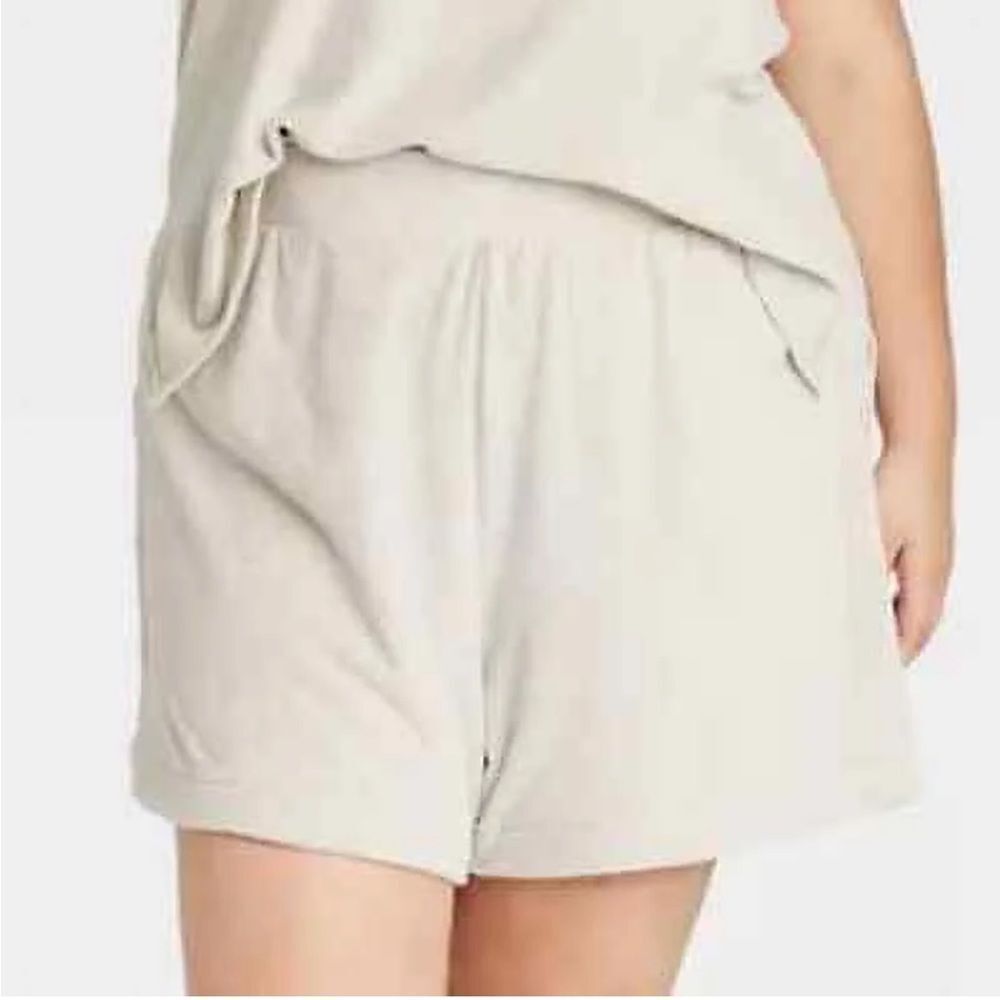 a new day Women's Cream Shorts NWT 4X Terrycloth Super Soft